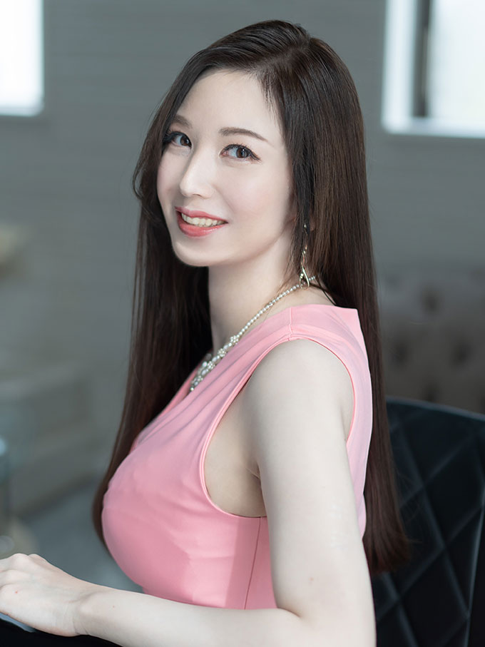 葛城やこのプロフィール一般写真